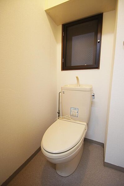 画像13:トイレは窓付きです。