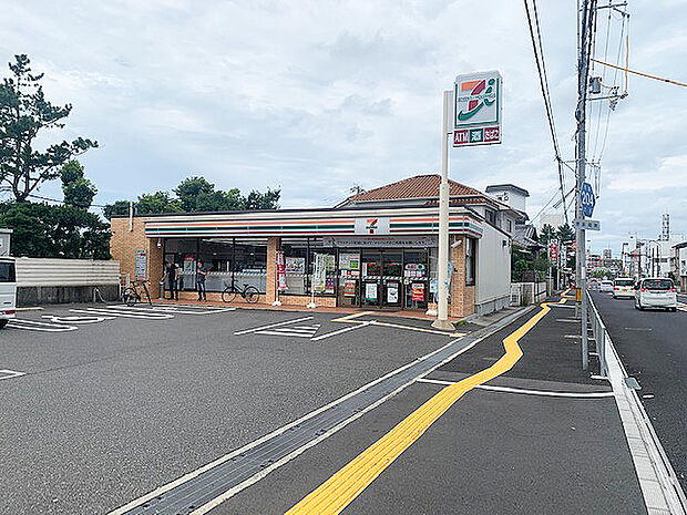 【セブンイレブン岸和田南町店徒歩4分(320m)】お買い物はもちろん、コンビニ決済のお支払いや、荷物の配送の際にもご利用いただけます。/24時間営業。