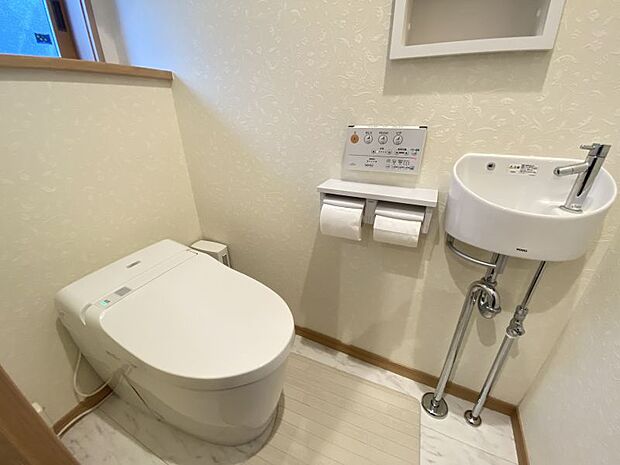 【1階トイレ】手洗い場が分かれているので衛生的◎お子様のトイレ、手洗いもサポートしやすいですね◎