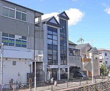 外観:三角屋根の可愛らしい外観です。 外観:三角屋根の可愛らしい外観です。