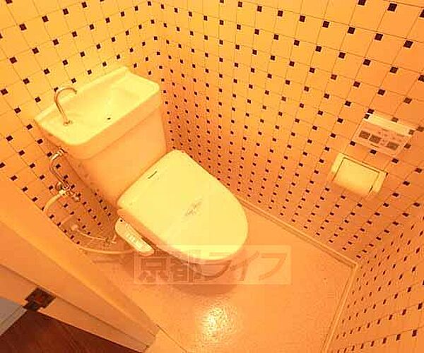 画像7:ウォシュレット付きのトイレです。