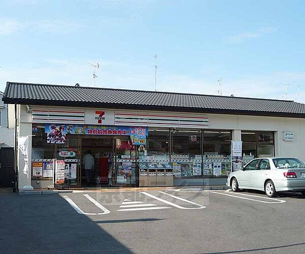 画像2:セブンイレブン深草大亀谷店まで450m 駐車場が広いんです。