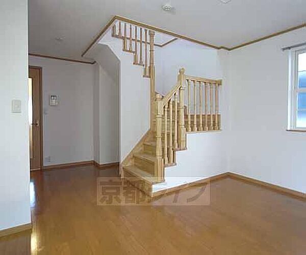 画像17:ＬＤＫに階段があるのでお子さんが帰ってきてもわかります。