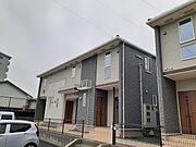 三股駅よりバス25分 徒歩6分 築4年10ヶ月 2階建の賃貸物件
