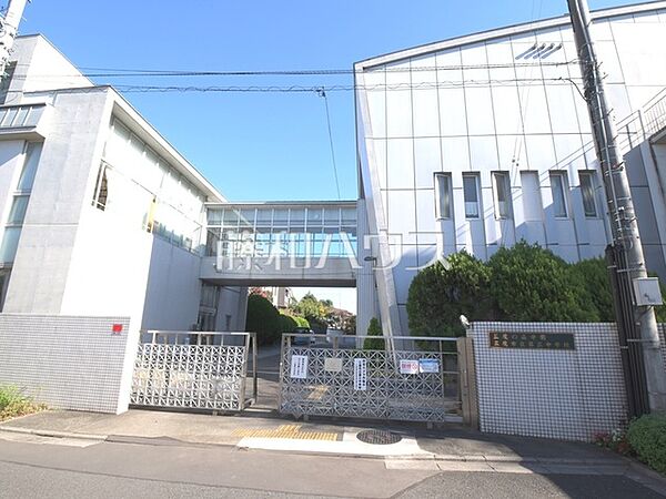 三鷹市立第三中学校 (730m)