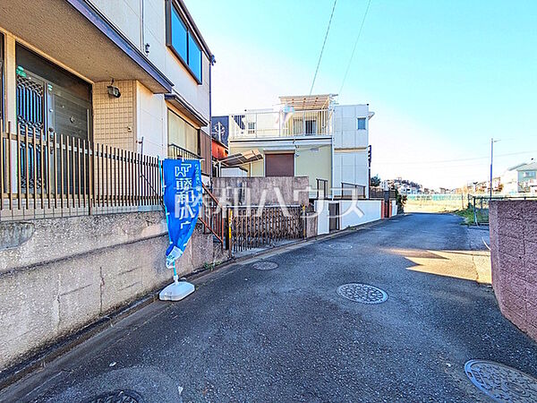 接道状況および現場風景(現況：古屋有)　【新座市野寺1丁目】