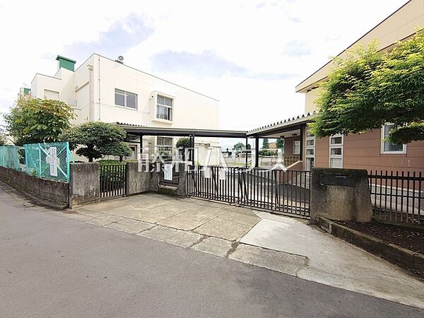 昭島市立拝島第三小学校 (970m)