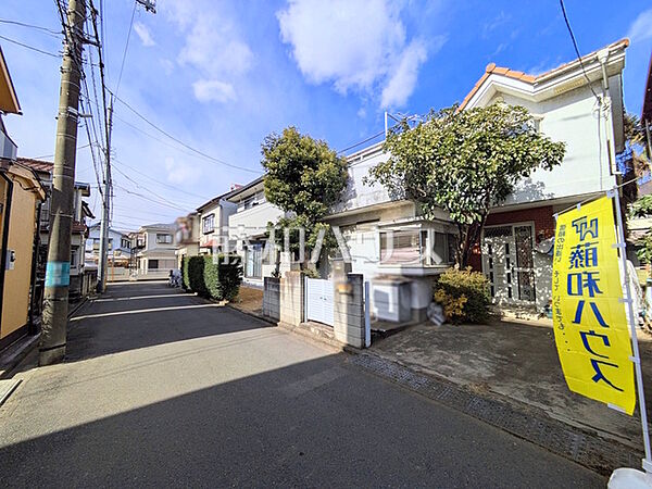 ≪接道状況≫前面道路はゆとりの5m。車の出し入れも楽々です。　【府中市本宿町4丁目】