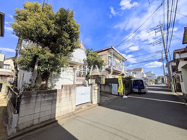 ≪接道状況≫周辺は落ち着いた雰囲気の住宅地です。小さなお子様がいるご家庭も安心です。　【府中市本宿町4丁目】
