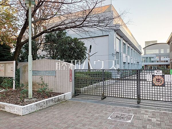 杉並区立高井戸中学校 (380m)