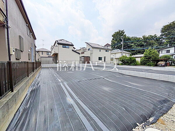5号地　現地写真　【日野市東豊田1丁目】「豊田」駅徒歩17分に加え、バス便利用で「高幡不動」駅にもアクセスでき、行動範囲が大きく広げられる立地です。　