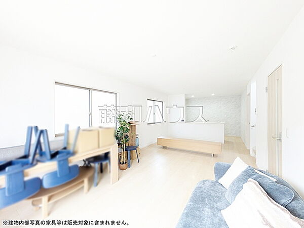 リビング　【志木市柏町2丁目】