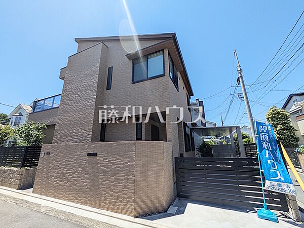 外観　【武蔵野市吉祥寺東町1丁目】使いやすくスタイリッシュなシステムキッチンには、毎日お使いになる方の視点が存分に活かされています。