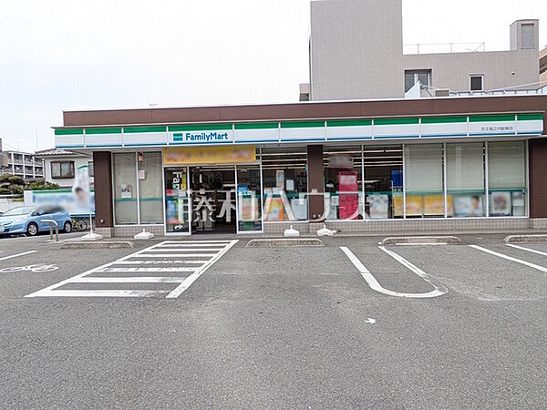 ファミリーマート 京王堀之内駅東店 (580m)