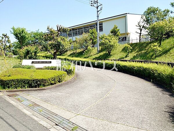 多摩市立豊ケ丘小学校 (1220m)