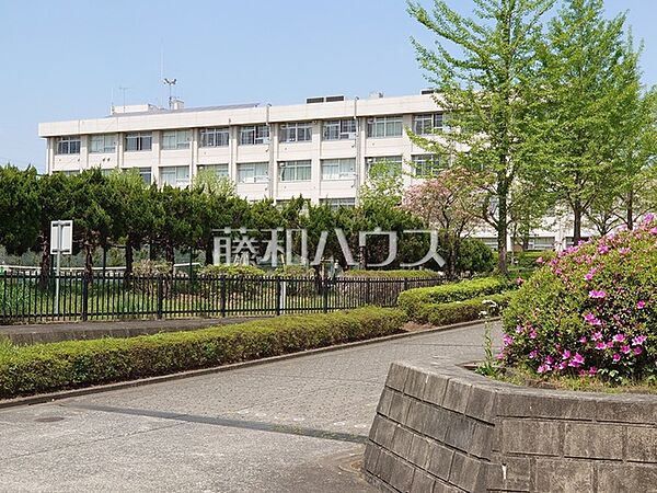 多摩市立青陵中学校 (1540m)