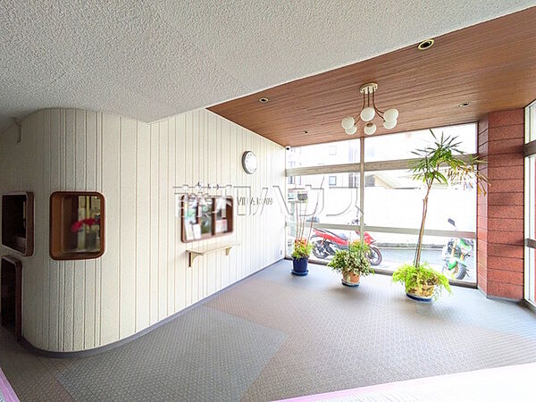 ≪エントランス≫　【ヴィラロイヤル東中野】