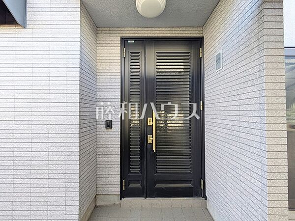 玄関　【練馬区南大泉3丁目】