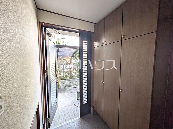 玄関ホール　【練馬区南大泉3丁目】