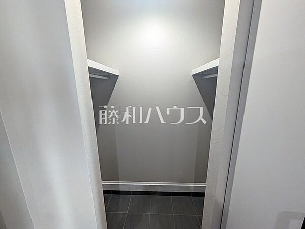 収納　【日野市東豊田1丁目】玄関収納にはゴルフバッグやキャリーケース、お子様の遊び道具などを収納し、来客のある玄関を綺麗に片付けておけます。