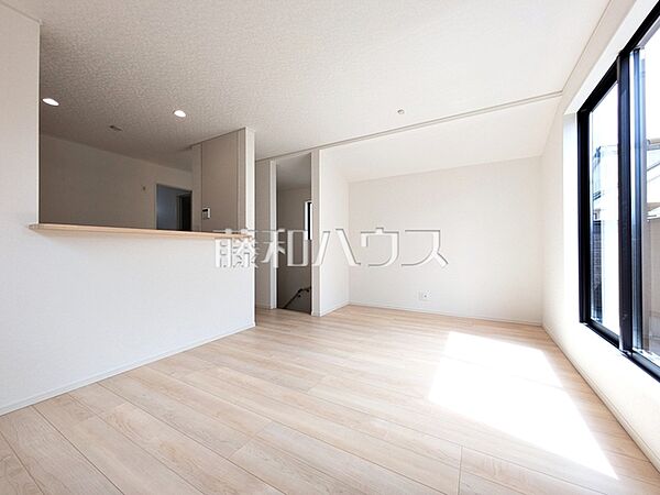 リビング　【西東京市谷戸町1丁目】
