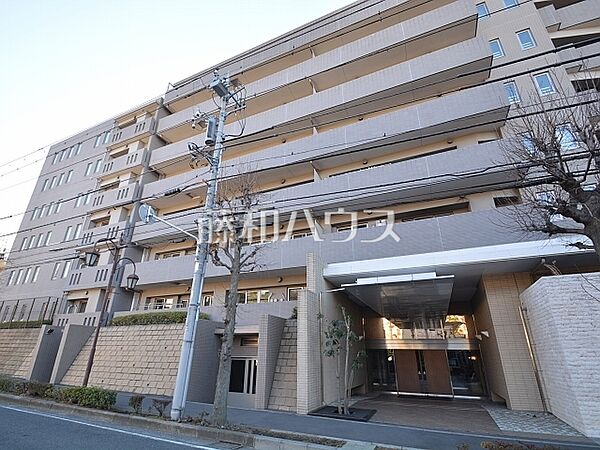 ≪現地外観≫見学はしたいけど、なかなか時間が取れない・・・そんな方に出勤前や仕事終わりにマイホームを見学できるサポートをいたします。　【クロスウィル多摩センター】