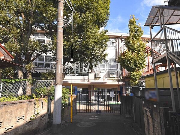 中野区立白桜小学校 (240m)