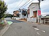 外観：接道状況および現場風景　【所沢市中新井5丁目】 物件の事、諸費用の事など、小さな疑問もお気軽にご連絡・ご相談下さい。