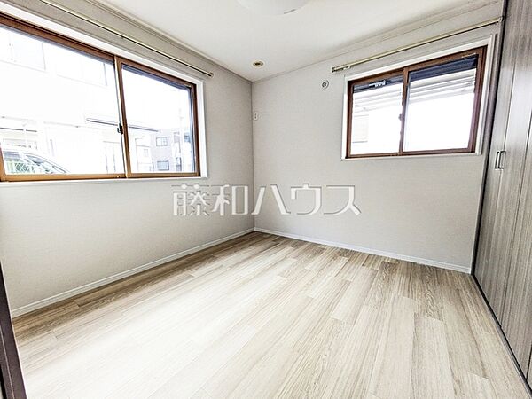 居室　【日野市万願寺2丁目】 2面採光で明るく風通しの良いお部屋