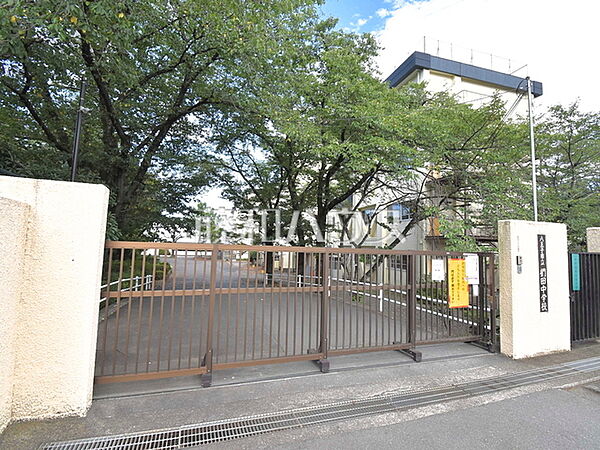 八王子市立椚田中学校 (700m)