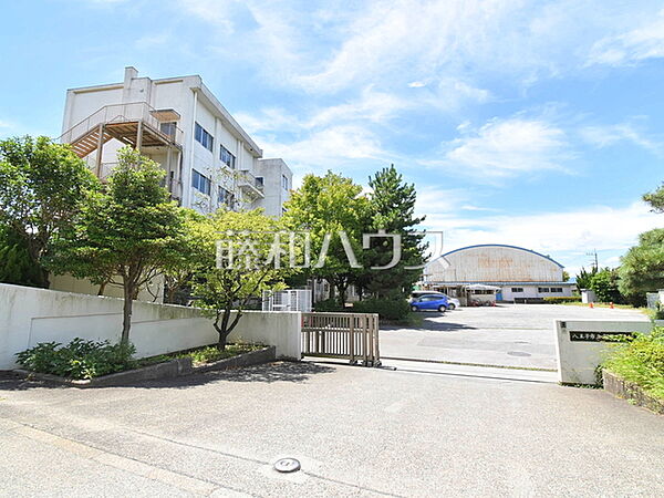 八王子市立高嶺小学校 (730m)