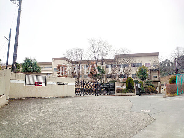 八王子市立中山中学校 (1050m)