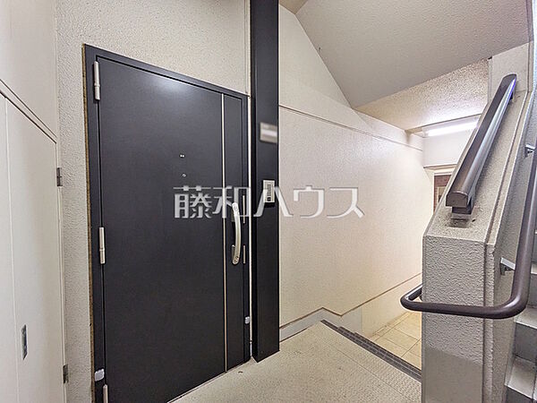 玄関　【ルジェンテ・リベル志木弐番館】