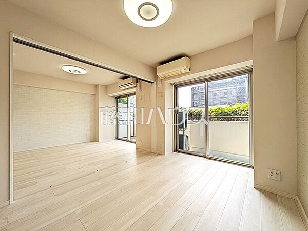 居室　【ルジェンテ・リベル志木弐番館】