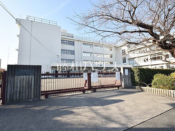 小平市立小平第二中学校 (700m)