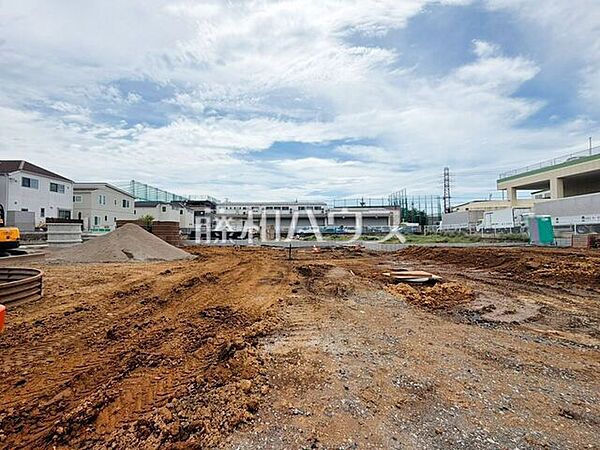 現場風景　【小平市花小金井3丁目】 見学はしたいけど、なかなか時間が取れない・・・そんな方に出勤前や仕事終わりにマイホームを見学できるサポートをいたします。