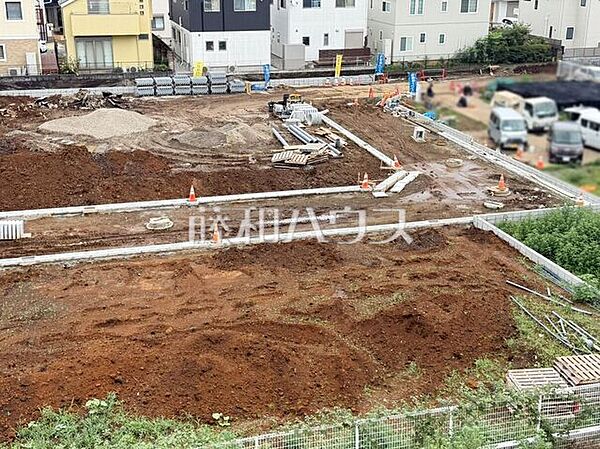 現場風景　【小平市花小金井3丁目】同時期に生活をスタートさせるご家族の多い分譲地は、困ったときも心強い存在になりそうですね♪