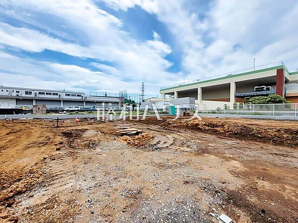 現場風景　【小平市花小金井3丁目】 周辺環境はもちろん、日当たりや設備仕様など、実際に行ってみないと分からないことも多くございます。営業担当がご案内いたしますので、お気軽にお問い合わせください。
