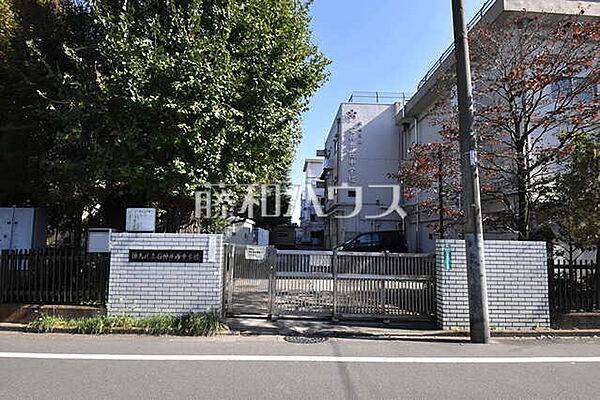 練馬区立石神井西中学校 (920m)