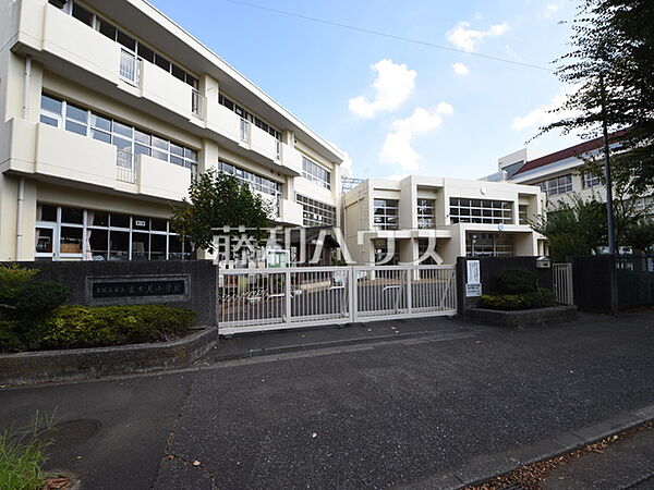 東村山市立富士見小学校 (560m)