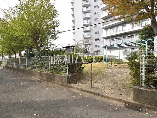 富士見町3丁目第1仲良し広場 (60m)