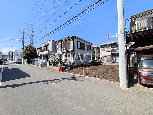 接道状況および現場風景　【八王子市高倉町】見学はしたいけど、なかなか時間が取れない・・・そんな方に出勤前や仕事終わりにマイホームを見学できるサポートをいたします。