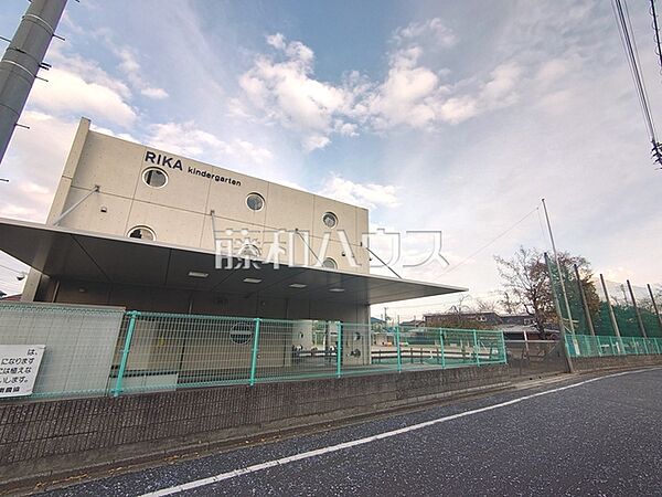 梨花幼稚園 (500m)