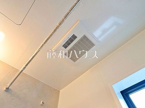 浴室乾燥機(浴室内上部) 雨の日の強い味方！浴室換気乾燥機付きユニットバスで洗濯物が乾かせます