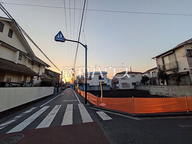 接道状況および現場風景　【杉並区宮前1丁目】平日のご案内も可能です。まずはお気軽にお問合せ下さいませ。