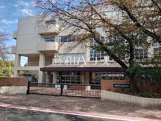 杉並区立宮前中学校 (550m)