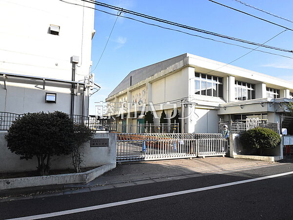 練馬区立練馬小学校 (510m)