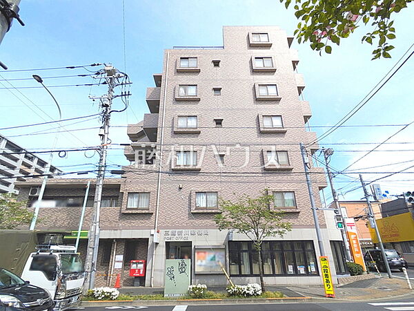 外観　【レクセルマンション吉祥寺南】不在時でも荷物が受け取れる宅配ボックスがございます。帰りが遅くなりそうな時も受け取り時間の心配がなく、再配達の手間も省けるので便利です。　
