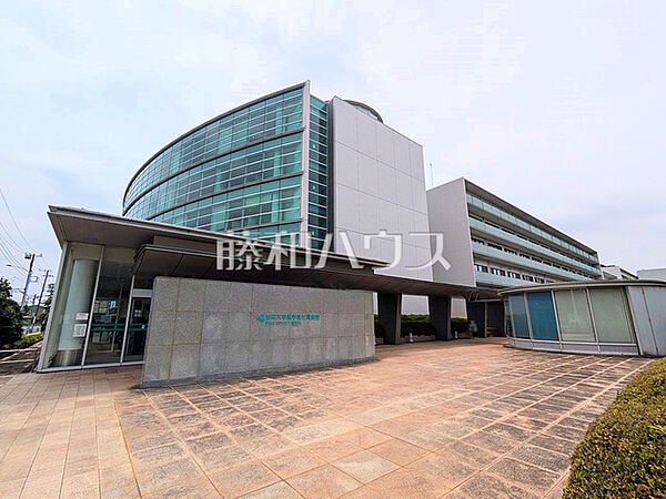 杏林大学医学部付属病院 (890m)