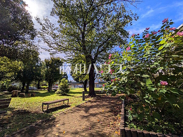 三鷹市農業公園 (410m)